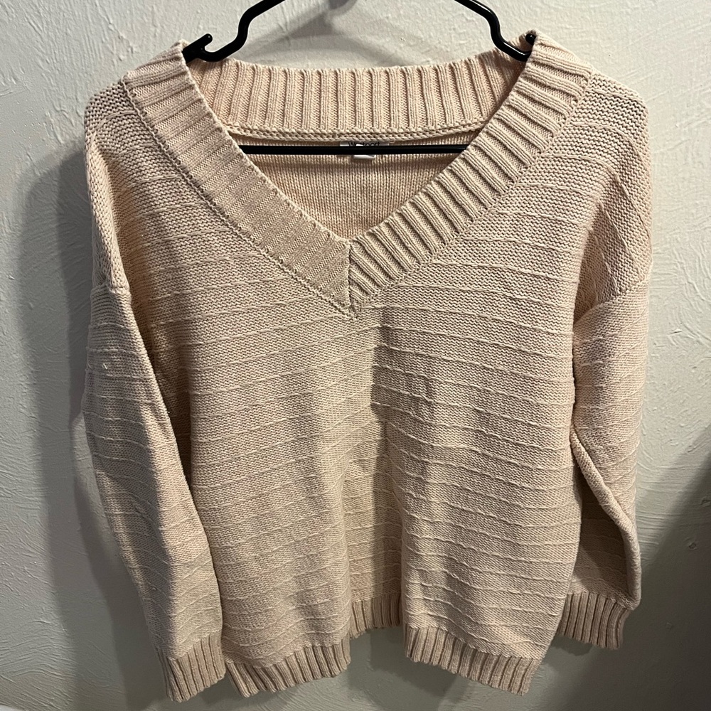 Westport Soft Pink V-Neck Sweater with Ribbed Knit